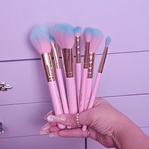 NWOT 7 piece SLMISSGLAM brush set